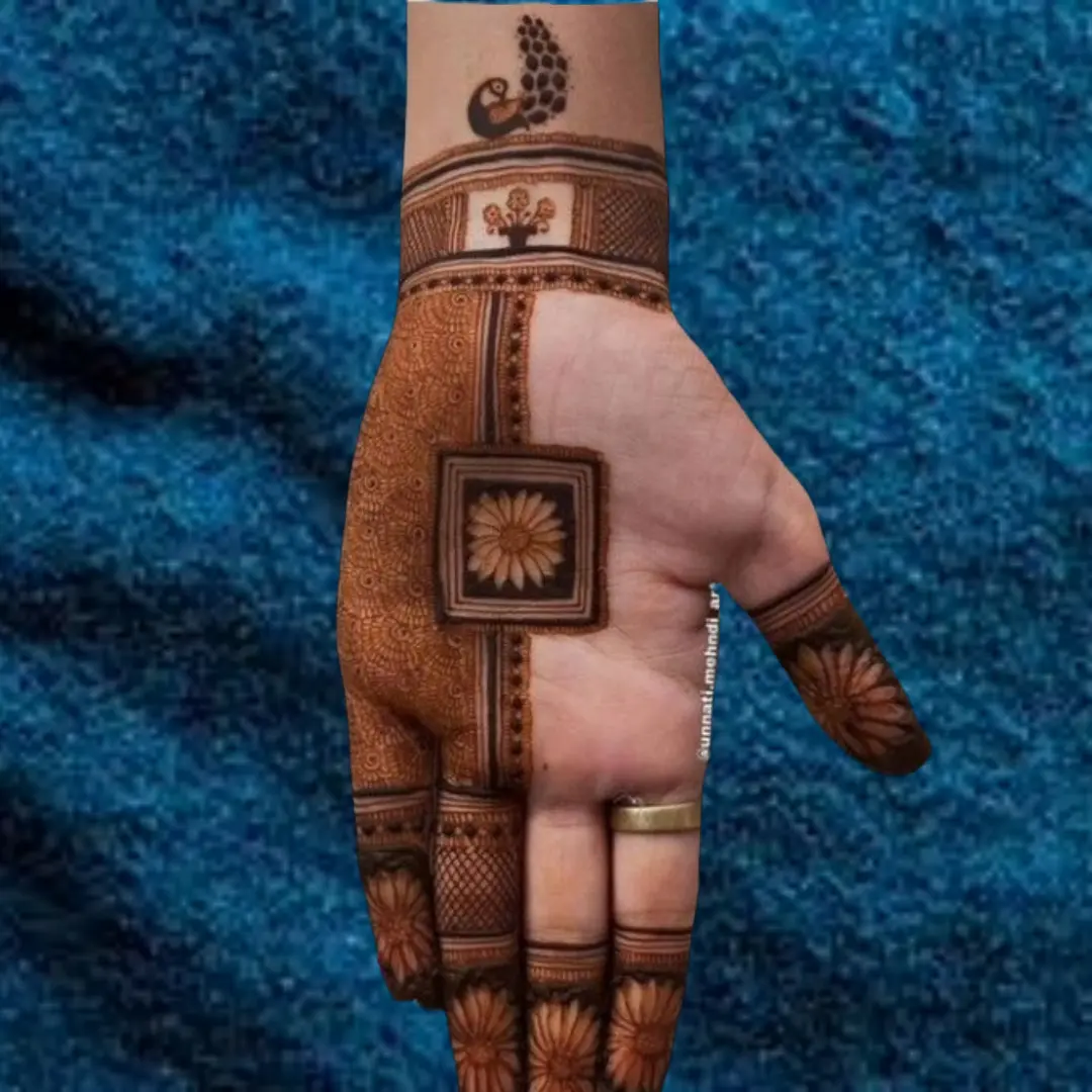 Stylish Mehndi Designs Front Hand
